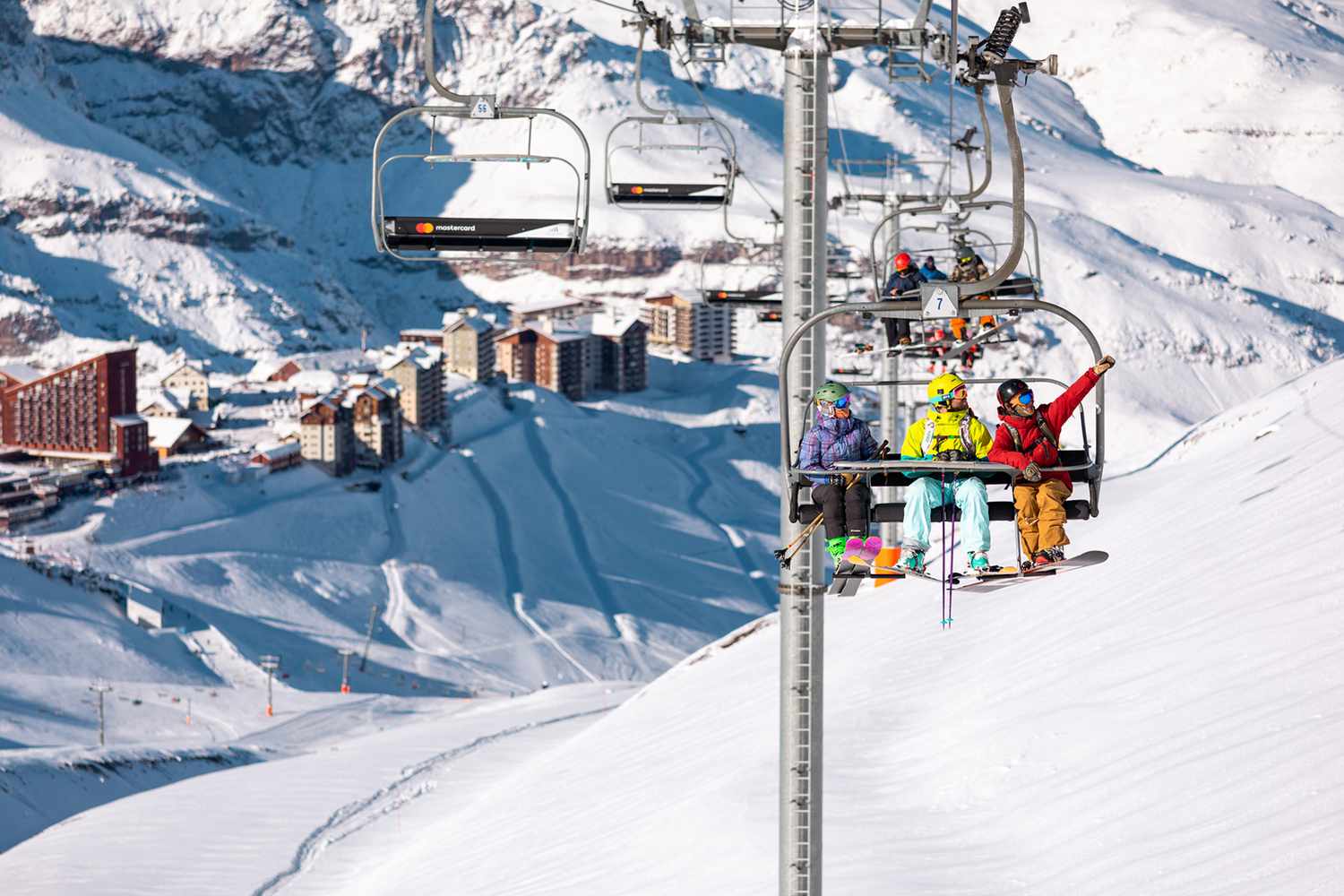 Esquiadores en Valle Nevado resort Chile