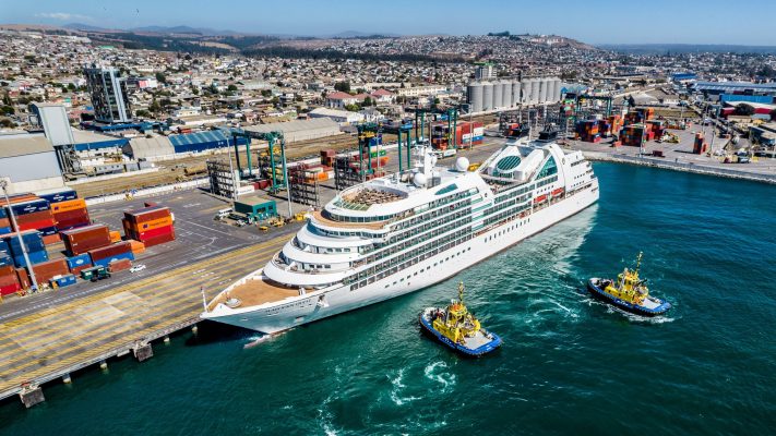 Crucero en el puerto de San Antonio para traslado privado desde Santiago